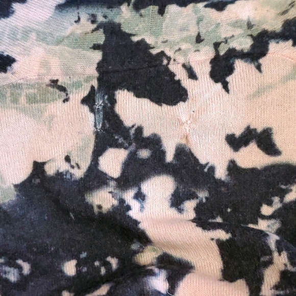 360 Cashmere Sweater - Picture 6 of 7